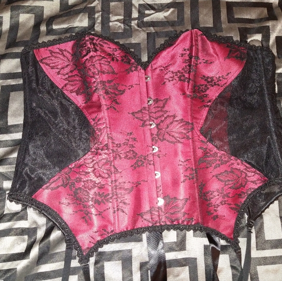 Corset - Picture 2 of 4